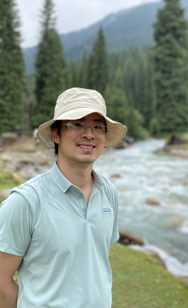 Yang Lu by a mountain river